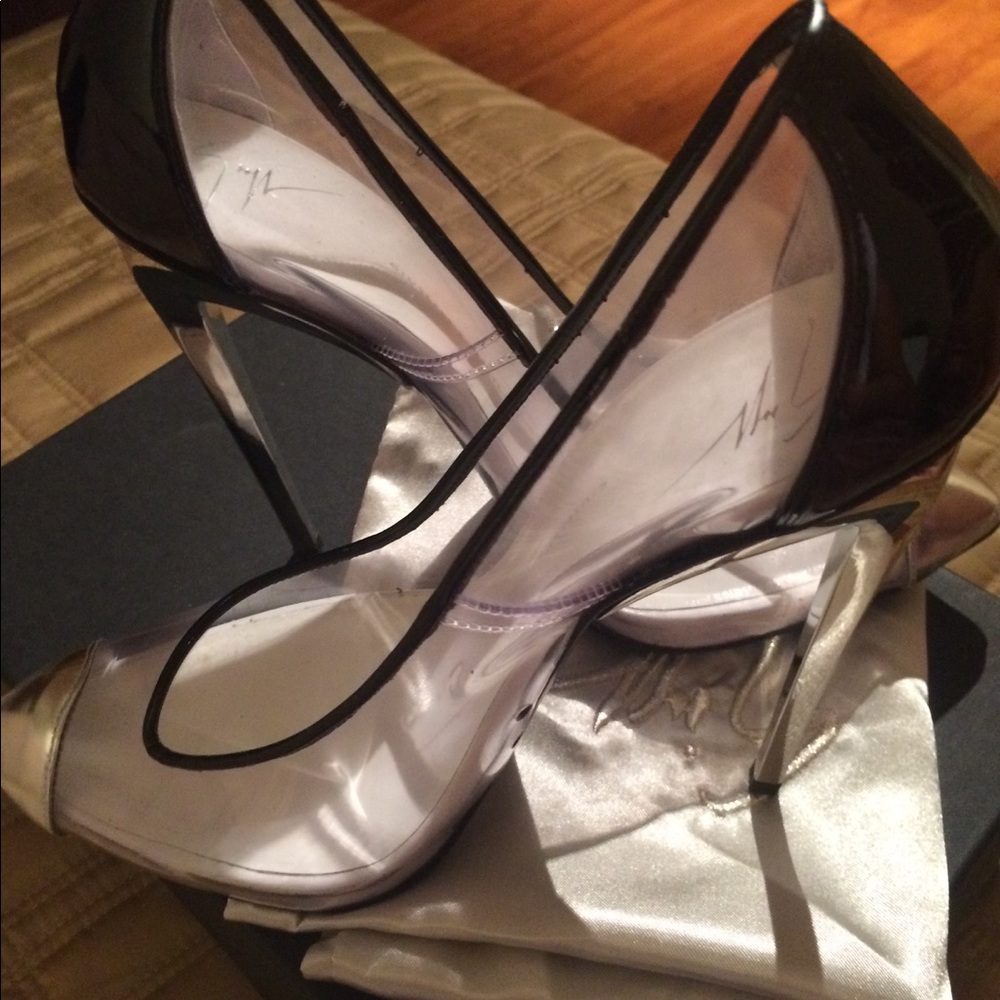 Giuseppe Pumps